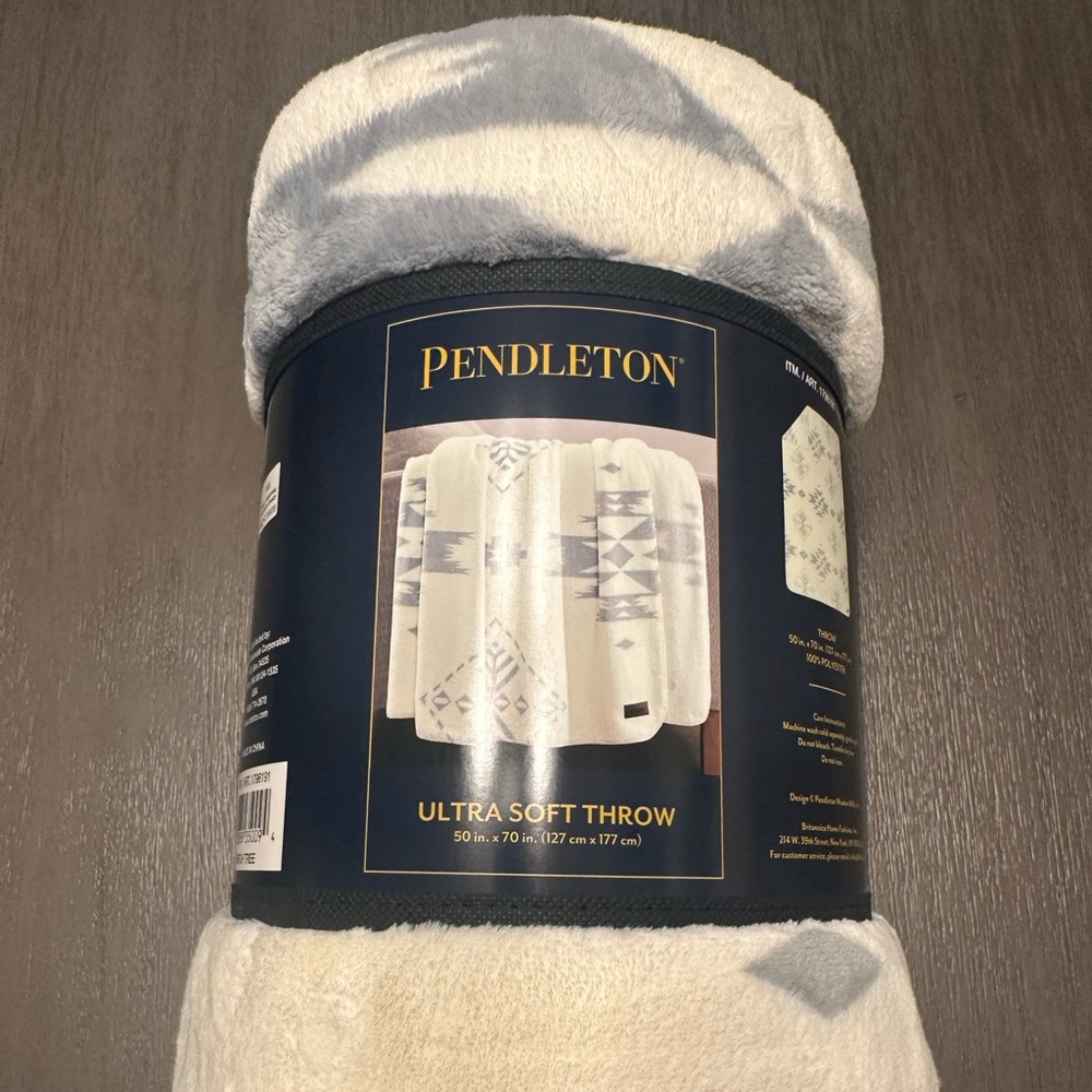 Pendleton plush fleece throw